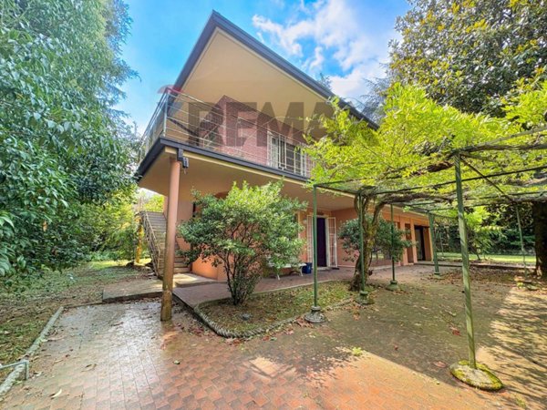 casa indipendente in vendita a Desenzano del Garda in zona Rivoltella