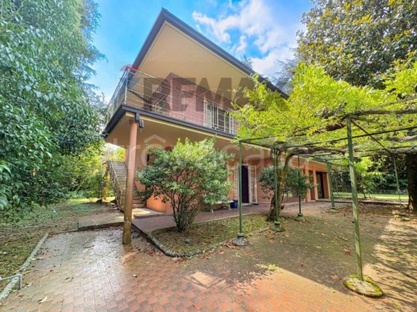 casa indipendente in vendita a Desenzano del Garda in zona Rivoltella