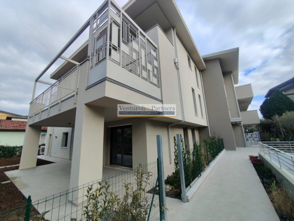 appartamento in vendita a Desenzano del Garda in zona Campeggio sul Vò