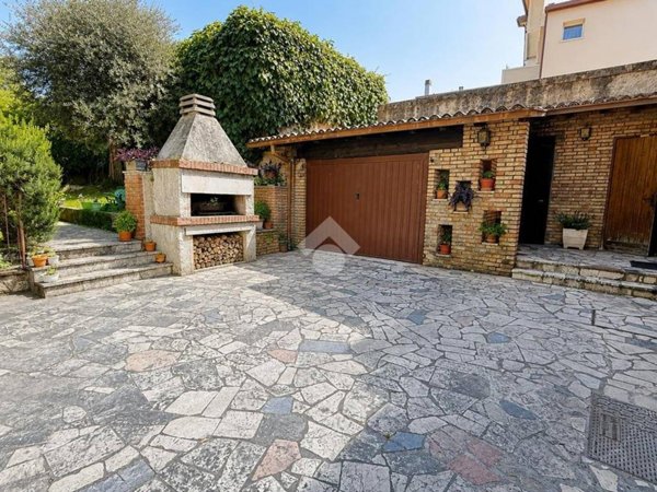 appartamento in vendita a Desenzano del Garda in zona Rivoltella