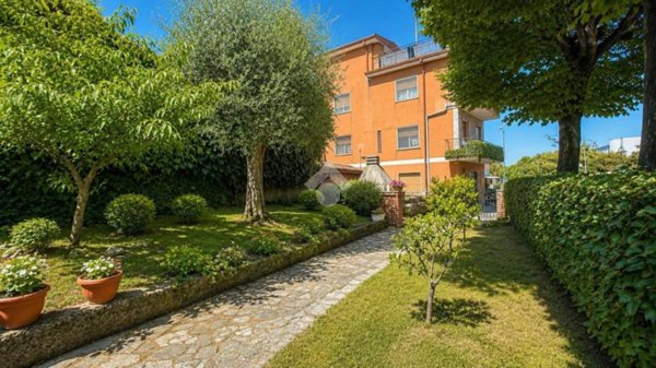 appartamento in vendita a Desenzano del Garda in zona Rivoltella