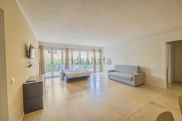 appartamento in vendita a Desenzano del Garda in zona Rivoltella