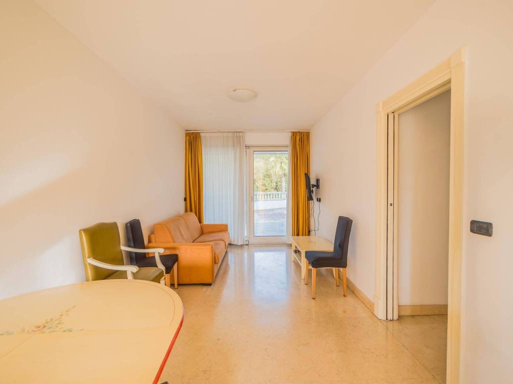 appartamento in vendita a Desenzano del Garda in zona Rivoltella