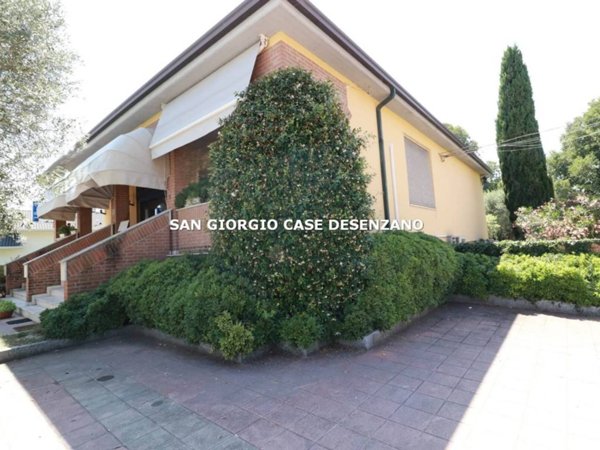 negozio in vendita a Desenzano del Garda in zona Vaccarolo