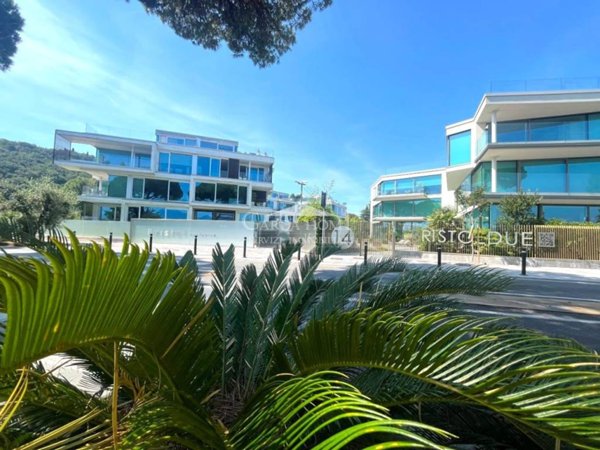 appartamento in vendita a Desenzano del Garda in zona Campeggio sul Vò