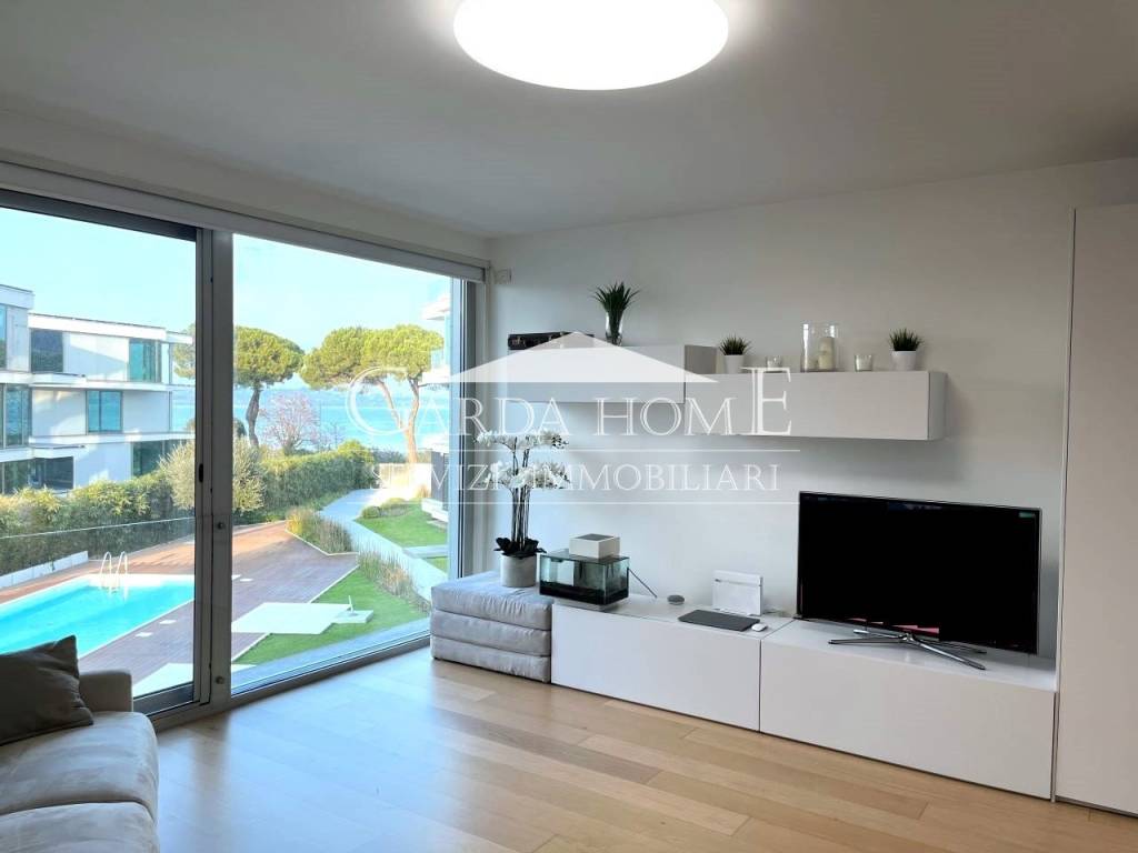 appartamento in vendita a Desenzano del Garda in zona Campeggio sul Vò