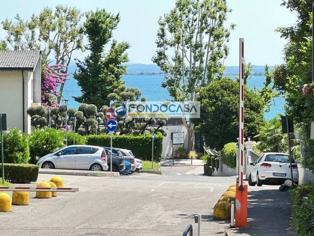 appartamento in vendita a Desenzano del Garda in zona Campeggio sul Vò