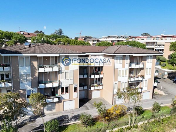 appartamento in vendita a Desenzano del Garda in zona Campeggio sul Vò