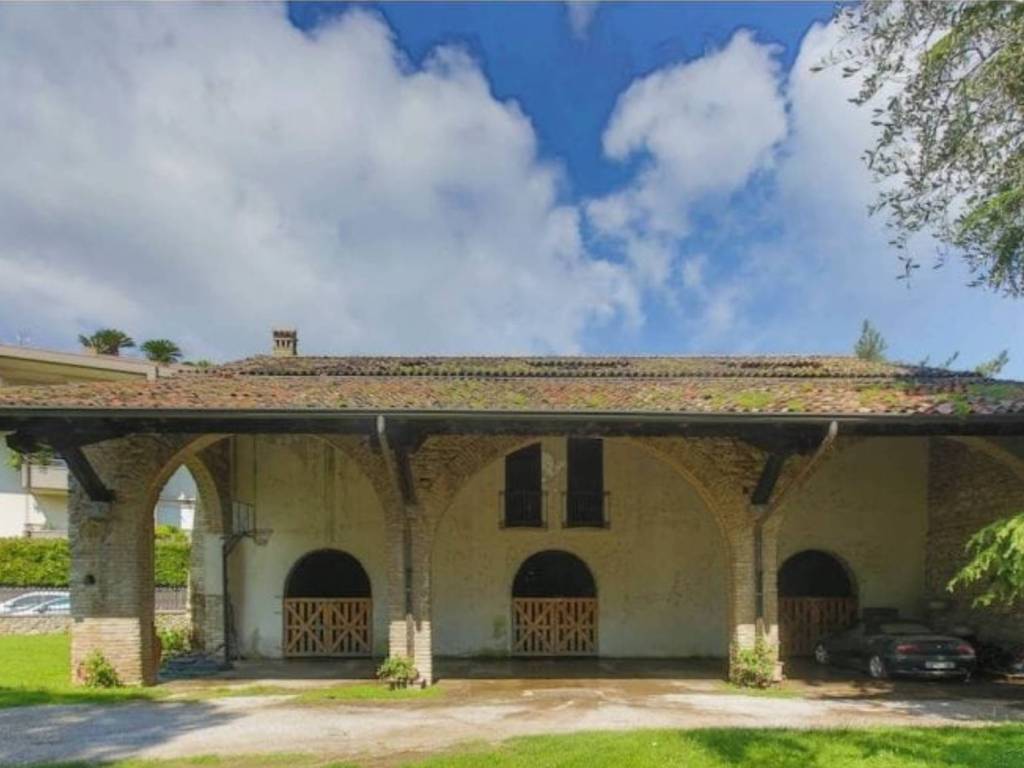 casa indipendente in vendita a Desenzano del Garda in zona Campeggio sul Vò