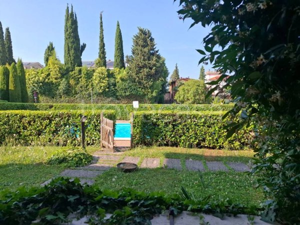 appartamento in vendita a Desenzano del Garda in zona Rivoltella
