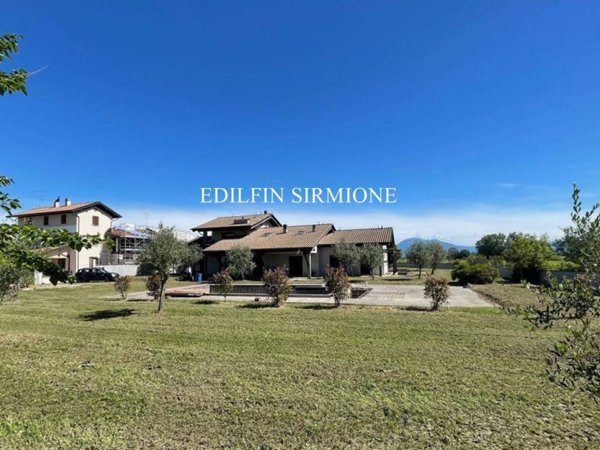 casa indipendente in vendita a Desenzano del Garda in zona Rivoltella