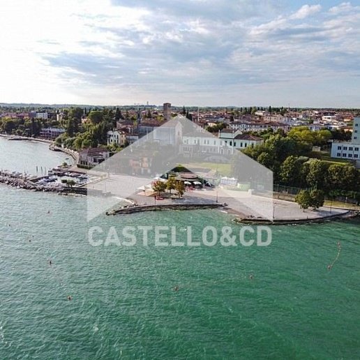 appartamento in vendita a Desenzano del Garda in zona Rivoltella