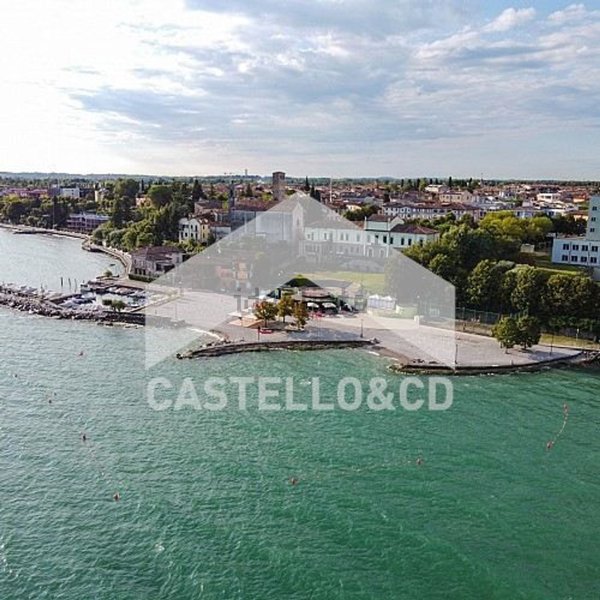 appartamento in vendita a Desenzano del Garda in zona Rivoltella