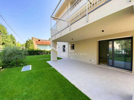 appartamento in vendita a Desenzano del Garda in zona Campeggio sul Vò