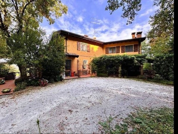 casa indipendente in vendita a Desenzano del Garda in zona Campeggio sul Vò