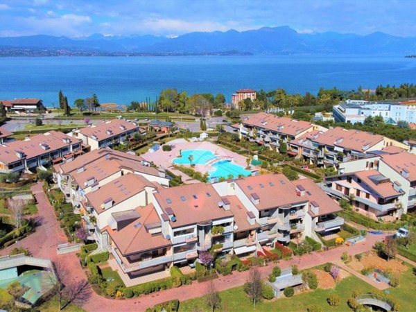 appartamento in vendita a Desenzano del Garda in zona Rivoltella