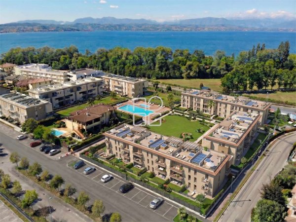 appartamento in vendita a Desenzano del Garda in zona Rivoltella