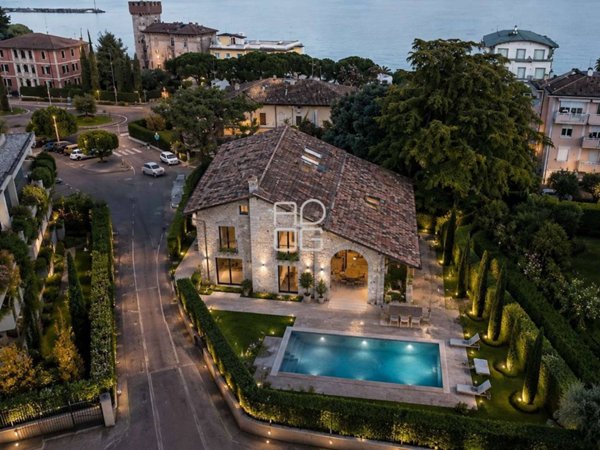 casa indipendente in vendita a Desenzano del Garda in zona Campeggio sul Vò