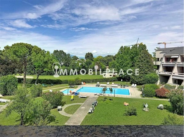 appartamento in vendita a Desenzano del Garda in zona Rivoltella