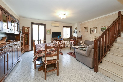 casa indipendente in vendita a Desenzano del Garda in zona Campeggio sul Vò