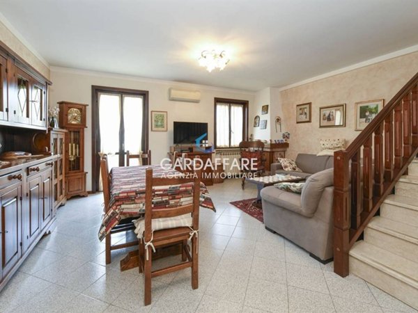 casa indipendente in vendita a Desenzano del Garda in zona Campeggio sul Vò
