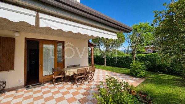 casa indipendente in vendita a Desenzano del Garda in zona Rivoltella