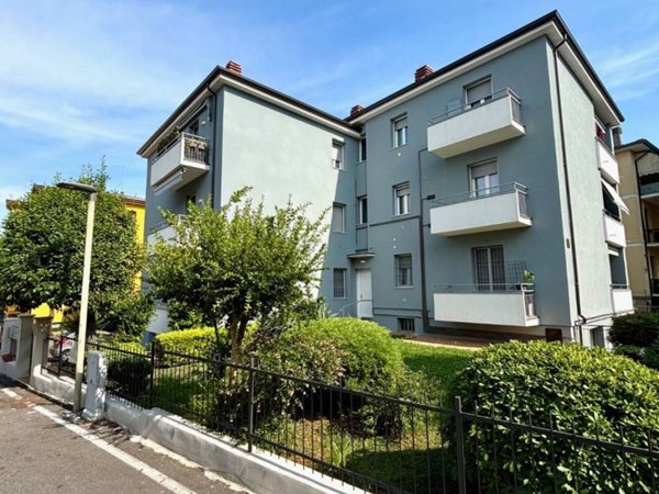 appartamento in vendita a Desenzano del Garda in zona Campeggio sul Vò