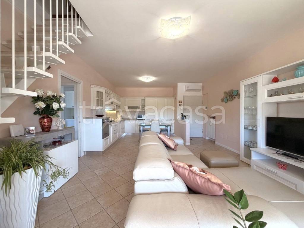 appartamento a Desenzano del Garda in zona San Martino della Battaglia