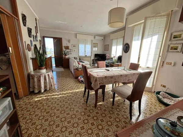 casa indipendente in vendita a Desenzano del Garda in zona Rivoltella