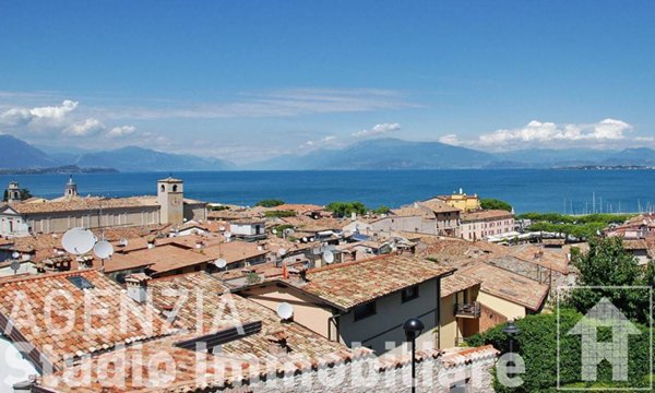 appartamento in vendita a Desenzano del Garda in zona Campeggio sul Vò