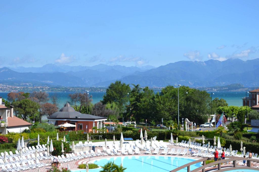 appartamento in vendita a Desenzano del Garda in zona Rivoltella