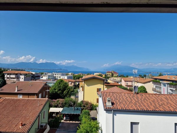 appartamento in vendita a Desenzano del Garda in zona Campeggio sul Vò