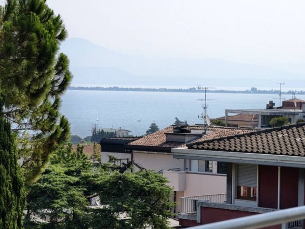appartamento in vendita a Desenzano del Garda in zona Campeggio sul Vò