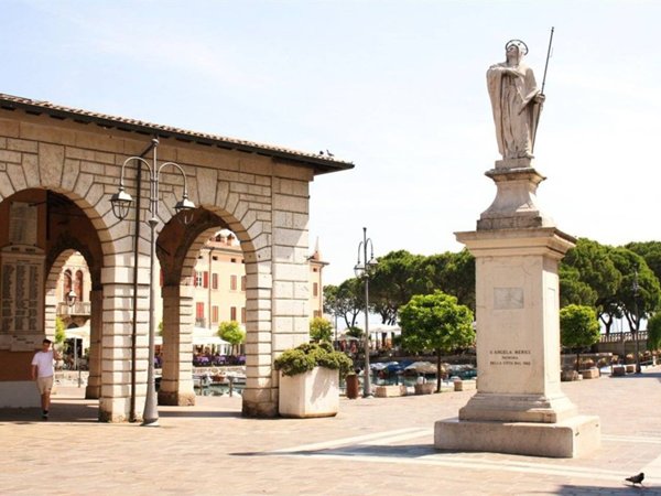 appartamento in vendita a Desenzano del Garda in zona Campeggio sul Vò