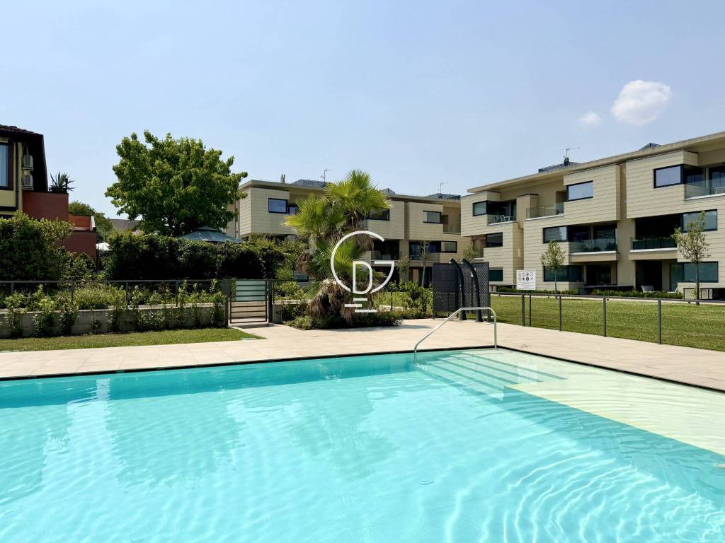 appartamento in vendita a Desenzano del Garda in zona Rivoltella