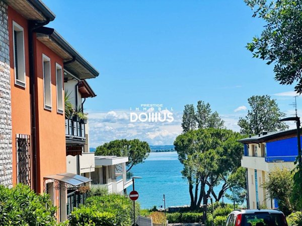 appartamento in vendita a Desenzano del Garda in zona Campeggio sul Vò