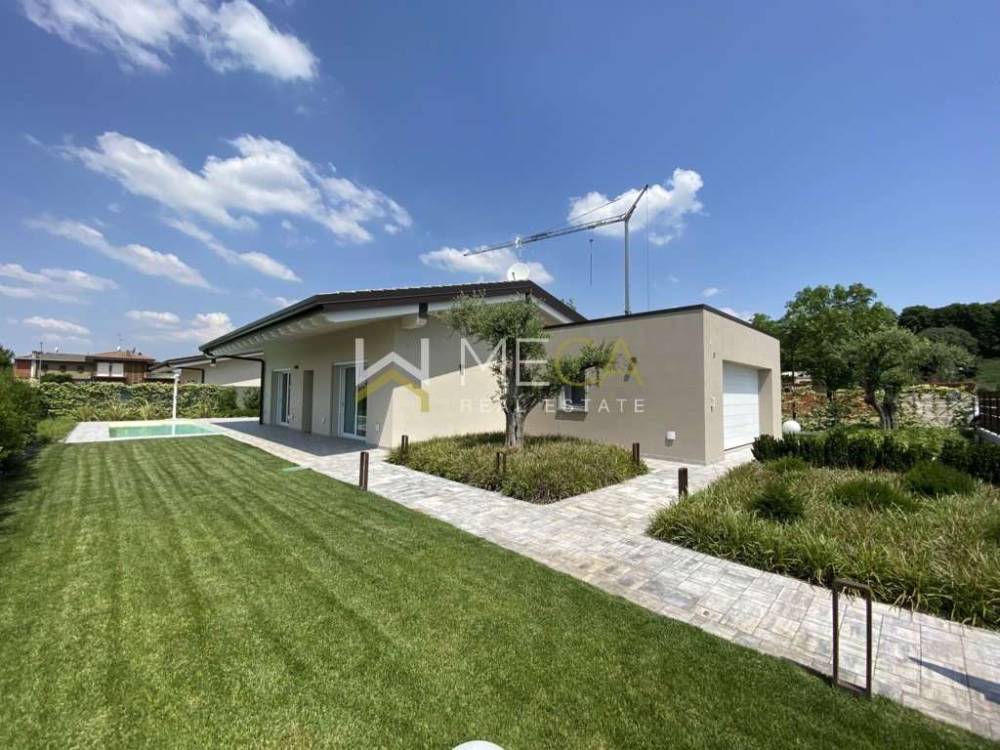 casa indipendente in vendita a Desenzano del Garda
