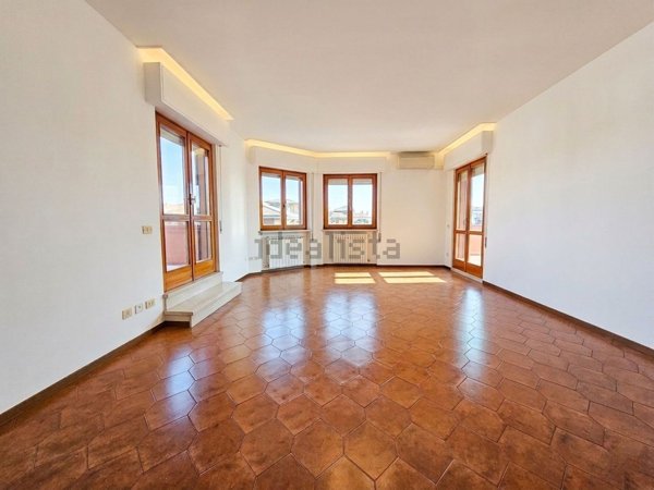 appartamento in vendita a Desenzano del Garda in zona Campeggio sul Vò