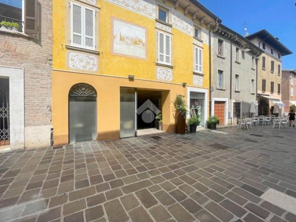 ufficio in vendita a Desenzano del Garda in zona Rivoltella