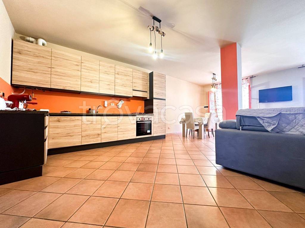 appartamento in vendita a Desenzano del Garda in zona Vaccarolo