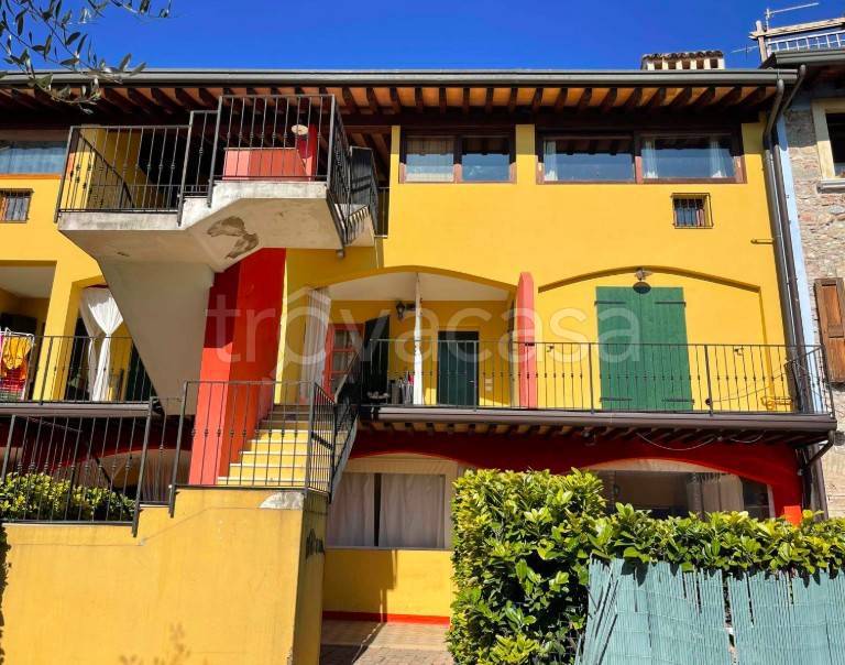 appartamento in vendita a Desenzano del Garda in zona Vaccarolo