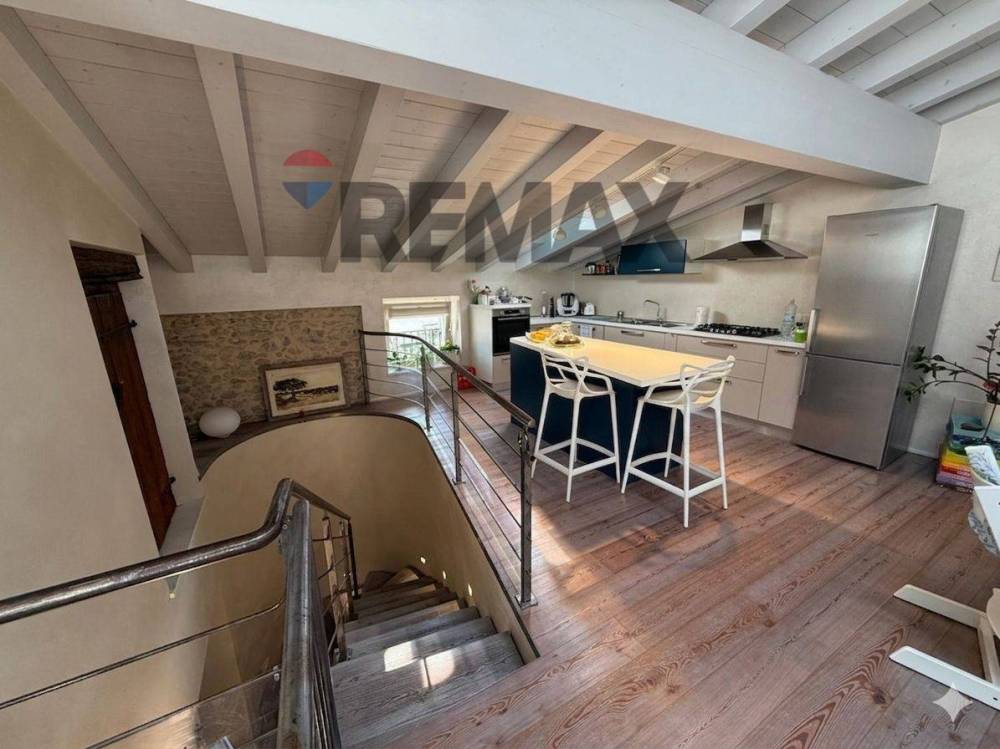 appartamento in vendita a Desenzano del Garda in zona Campeggio sul Vò