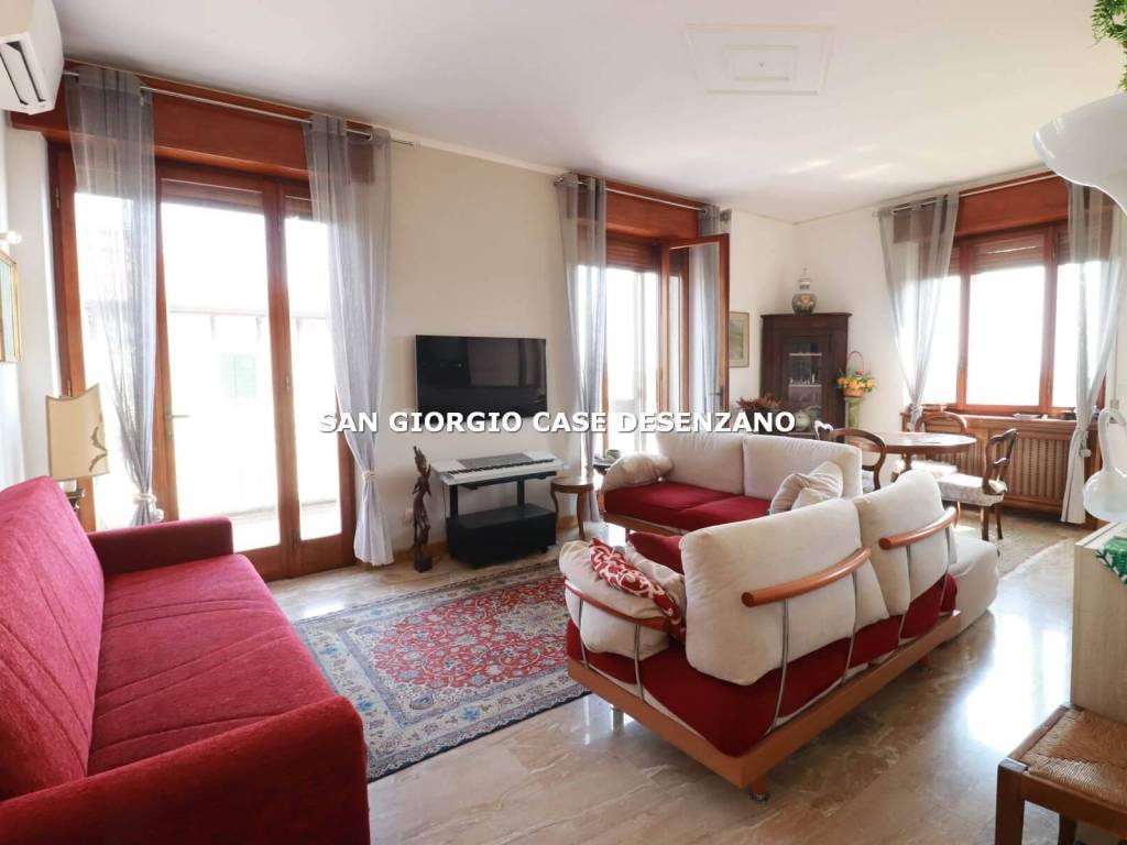 appartamento in vendita a Desenzano del Garda in zona Campeggio sul Vò