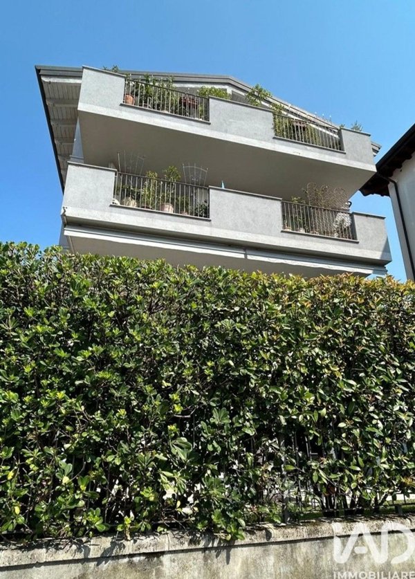 appartamento in vendita a Desenzano del Garda in zona Campeggio sul Vò