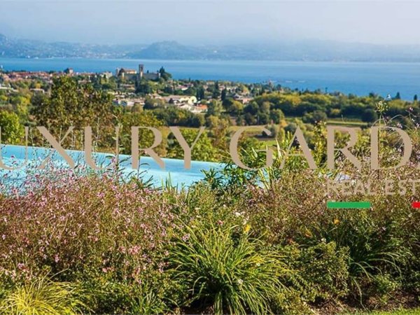 casa indipendente in vendita a Desenzano del Garda in zona Campeggio sul Vò