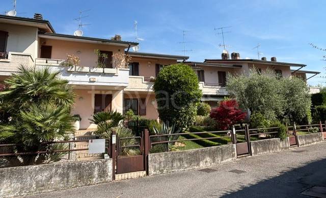 casa indipendente in vendita a Desenzano del Garda in zona Campeggio sul Vò