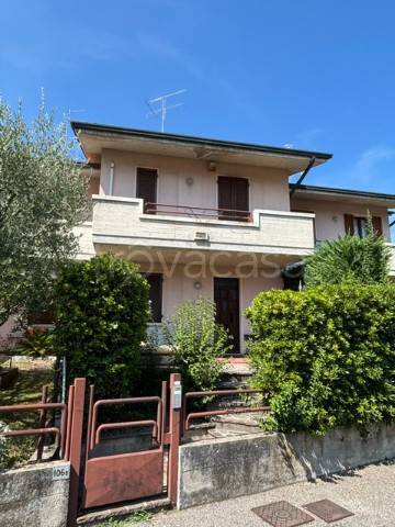 casa indipendente in vendita a Desenzano del Garda in zona Campeggio sul Vò