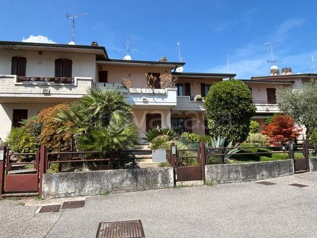 casa indipendente in vendita a Desenzano del Garda in zona Campeggio sul Vò