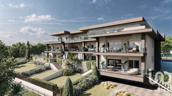 appartamento in vendita a Desenzano del Garda in zona Campeggio sul Vò