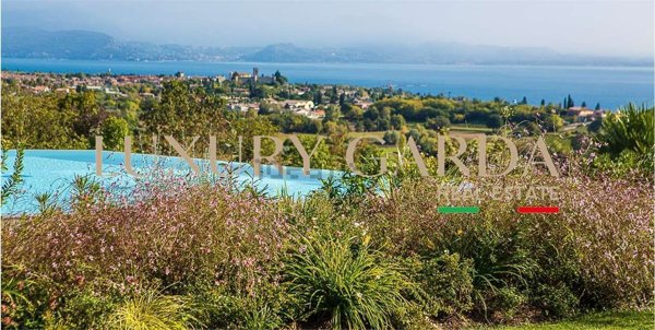 casa indipendente in vendita a Desenzano del Garda in zona Campeggio sul Vò